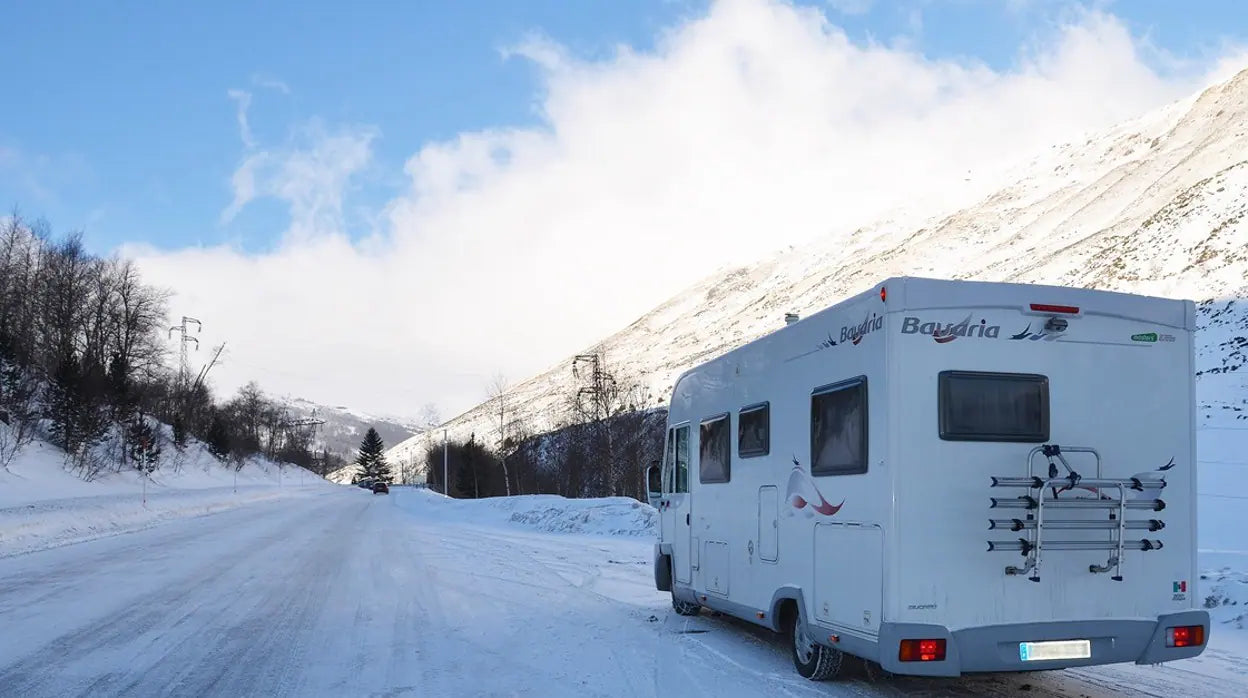 Viajar en autocaravana a la nieve, ¡todo lo que necesitas saber!